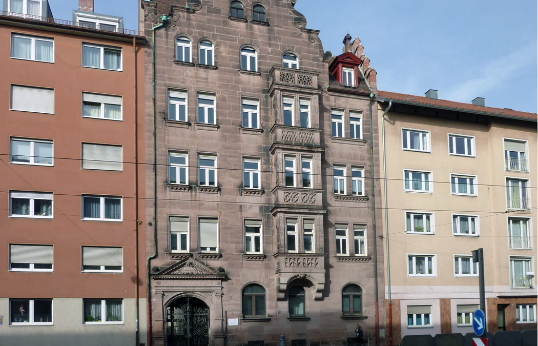 Küspert & Küspert vermittelt denkmalgeschütztes Mehrfamilienhaus mit Baureserve